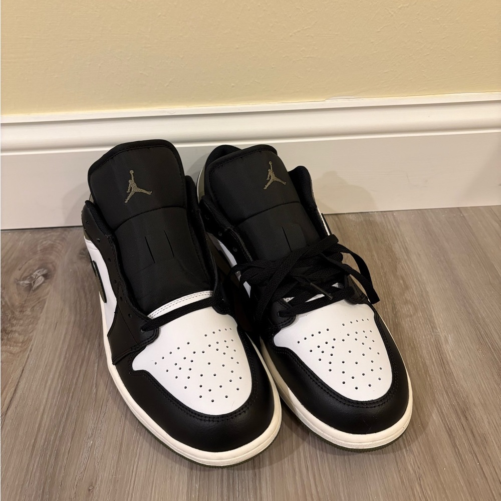 Nike Air Jordan 1 Low Black Toe Medium Olive